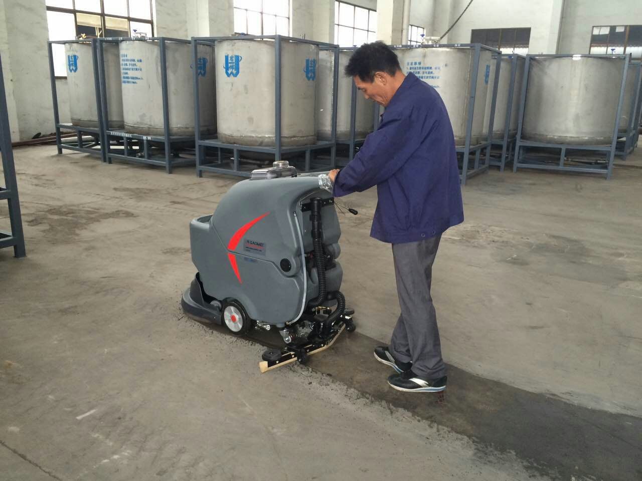 手推式洗地機(jī)清洗質(zhì)量不斷下降怎么辦？