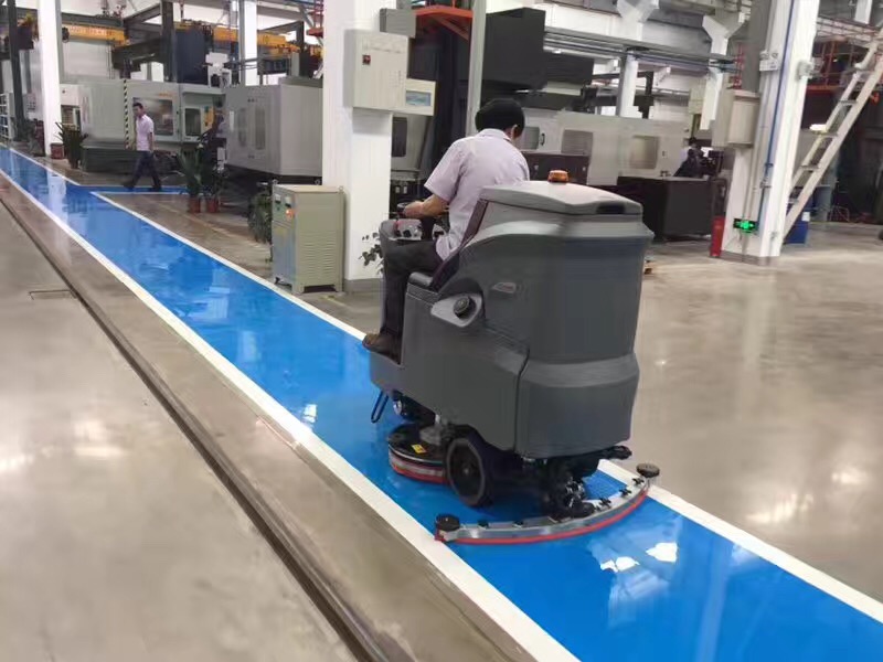 大型駕駛式洗地機(jī)如何操作？