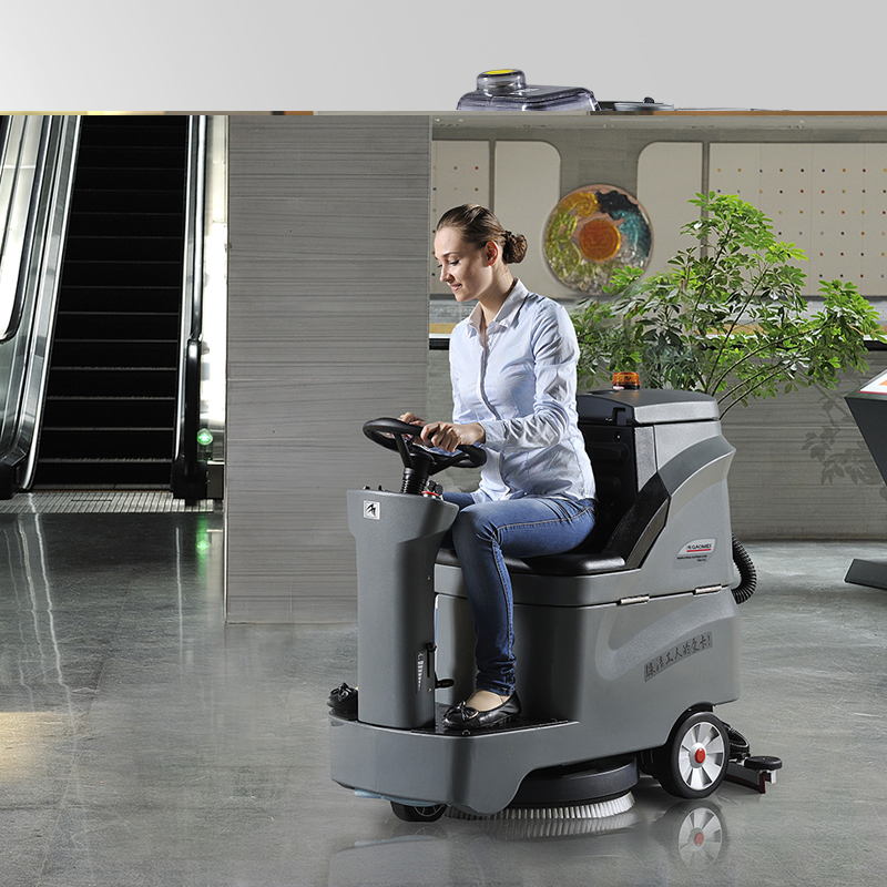 使用駕駛式洗地機(jī)清潔有什么好處？