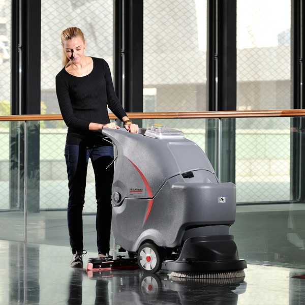 如何做到正確選擇中型洗地機？