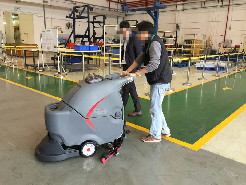 全自動洗地機(jī)保潔行業(yè)新興領(lǐng)軍設(shè)備