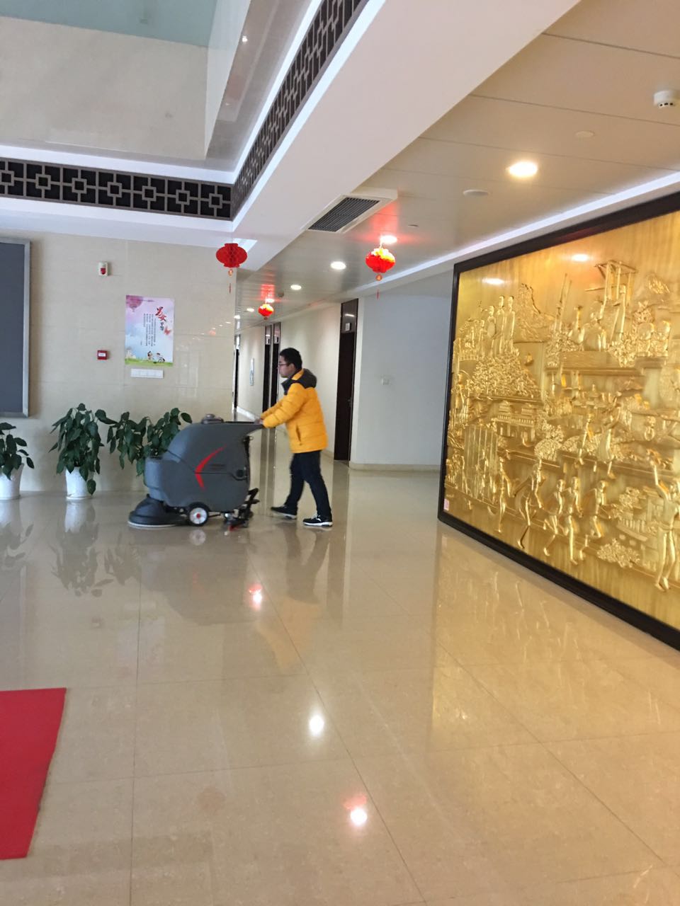 酒店可以使用電動洗地機嗎？