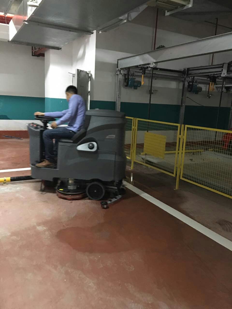 駕駛式洗地機(jī)出現(xiàn)故障有哪些原因，駕駛式洗地機(jī)該如何保養(yǎng)？