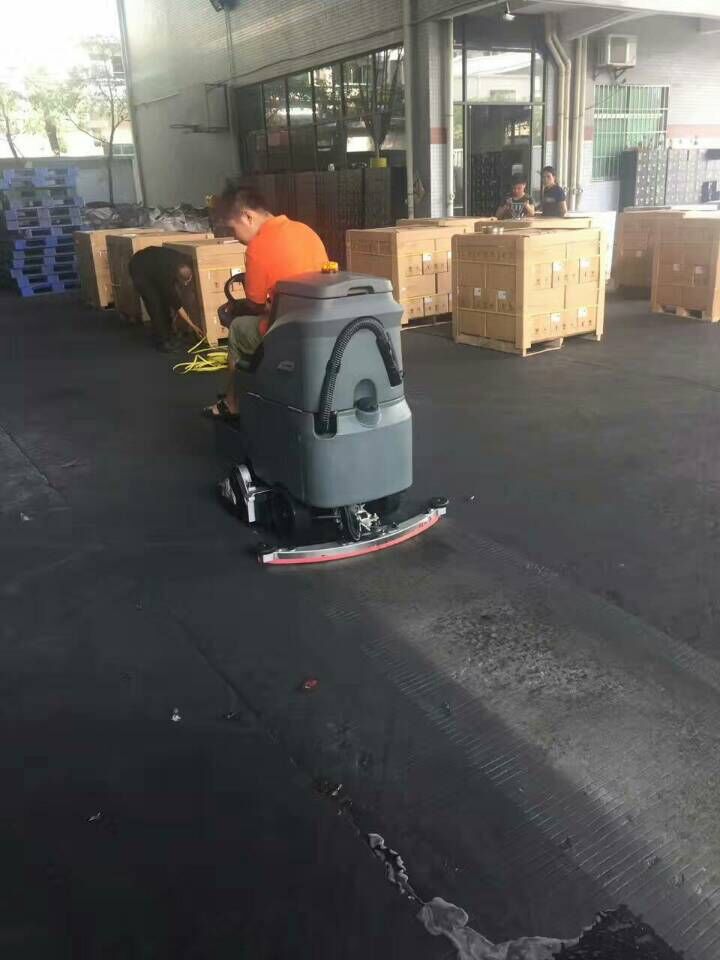 駕駛式全自動洗地機，保潔行業(yè)的神器！