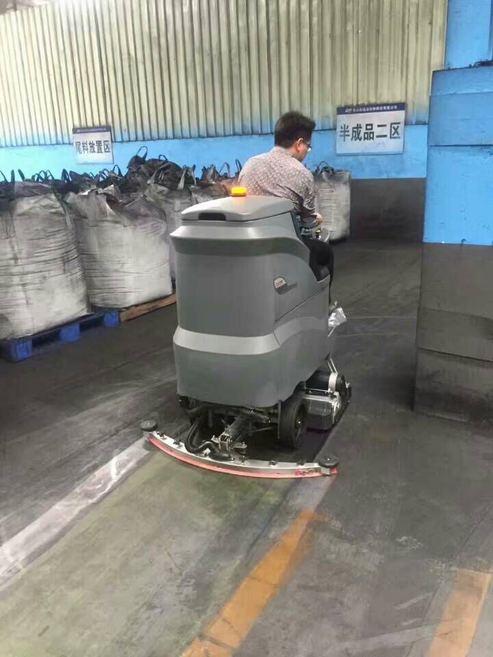 駕駛式洗地車開啟開車做保潔時代！