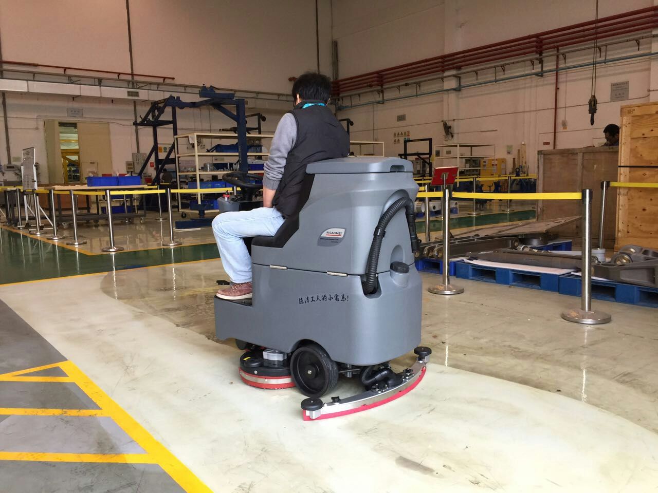洗地機(jī)，走在保潔行業(yè)前端 獨(dú)攬清潔大任