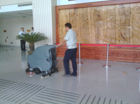 一款手推式洗地機(jī)有沒有購買價(jià)值？貴在哪里？